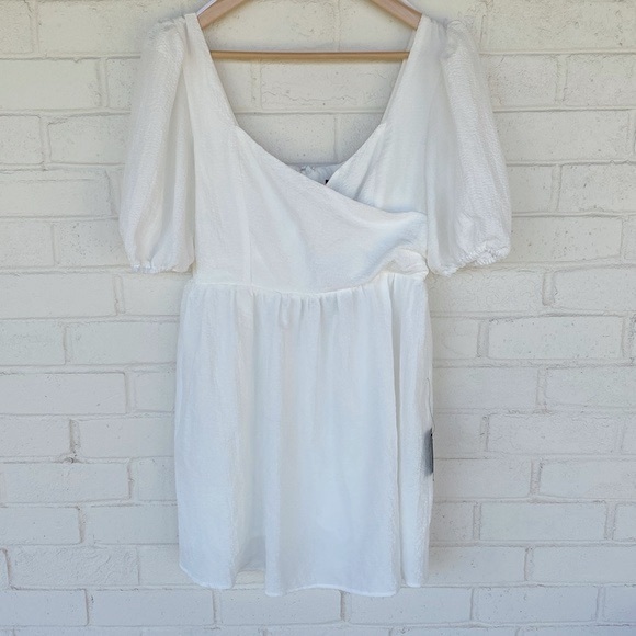 NWT Lulu's Little Bit In Love White Surplice Puff Sleeve Mini Dress L - Picture 2 of 9